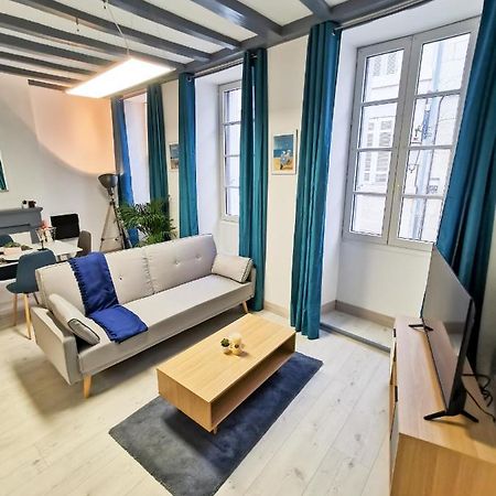 Appartement Ma Douce Charente - Superbe T3 Design et Fonctionnel - Hyper Centre à Saintes Esterno foto
