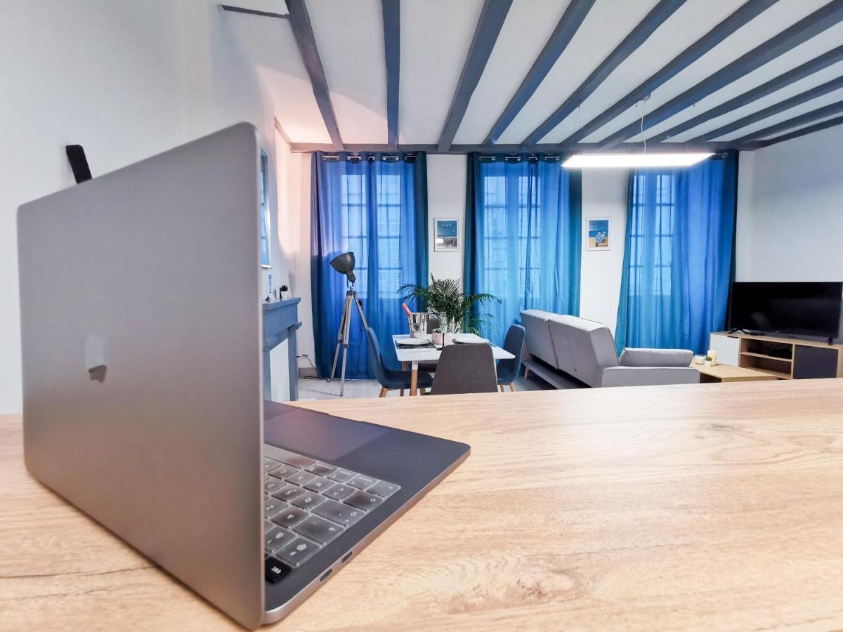 Appartement Ma Douce Charente - Superbe T3 Design et Fonctionnel - Hyper Centre à Saintes Esterno foto