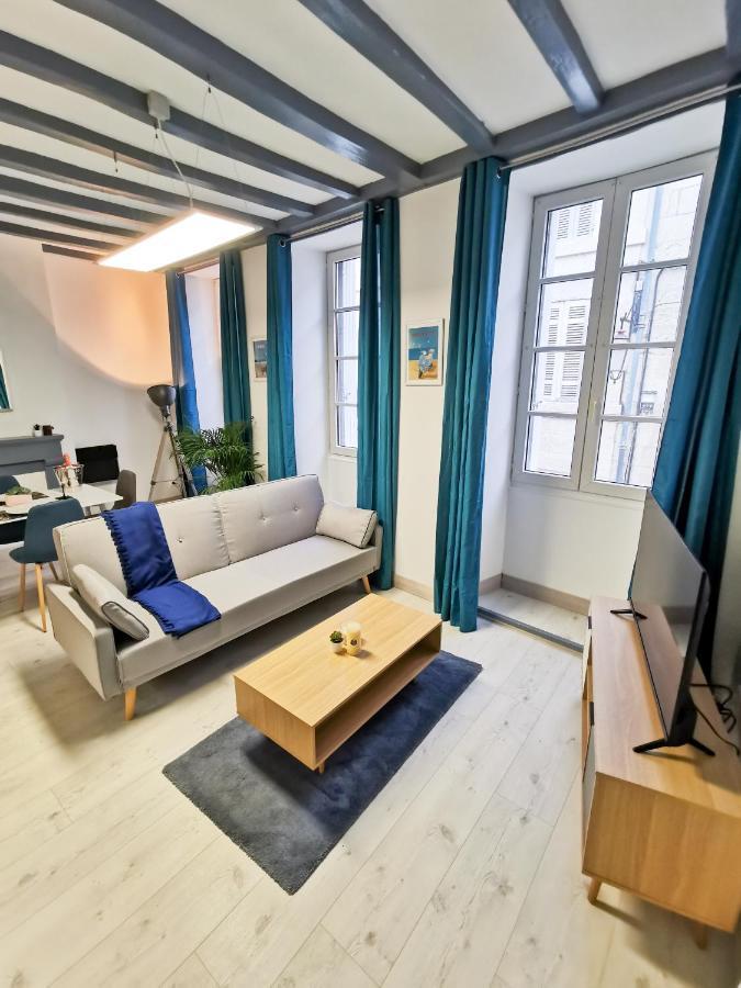 Appartement Ma Douce Charente - Superbe T3 Design et Fonctionnel - Hyper Centre à Saintes Esterno foto