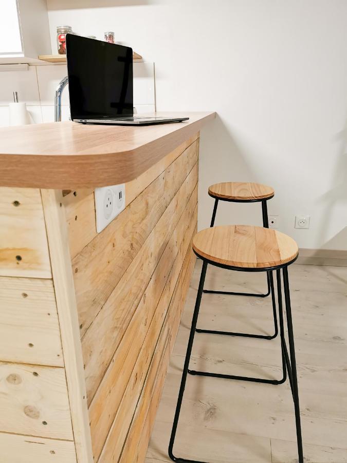 Appartement Ma Douce Charente - Superbe T3 Design et Fonctionnel - Hyper Centre à Saintes Esterno foto