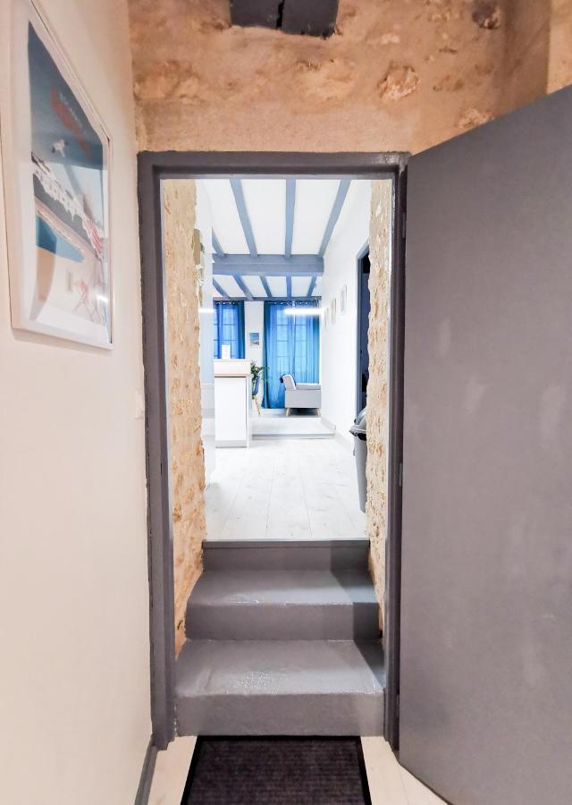 Appartement Ma Douce Charente - Superbe T3 Design et Fonctionnel - Hyper Centre à Saintes Esterno foto