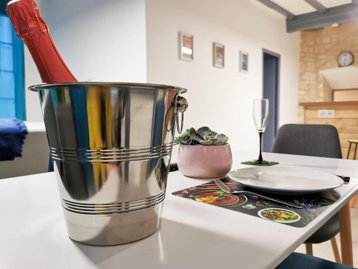 Appartement Ma Douce Charente - Superbe T3 Design et Fonctionnel - Hyper Centre à Saintes Esterno foto