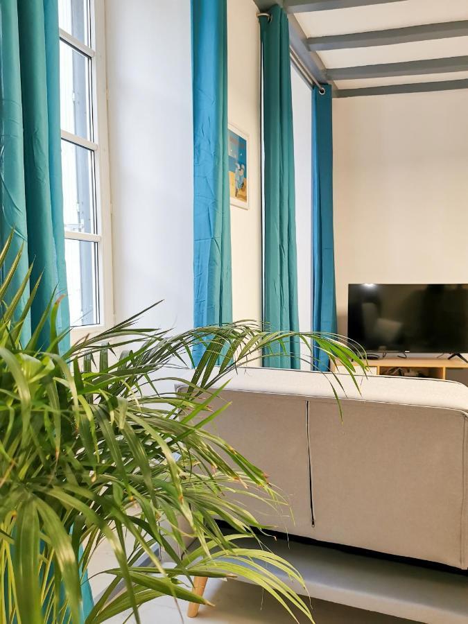 Appartement Ma Douce Charente - Superbe T3 Design et Fonctionnel - Hyper Centre à Saintes Esterno foto
