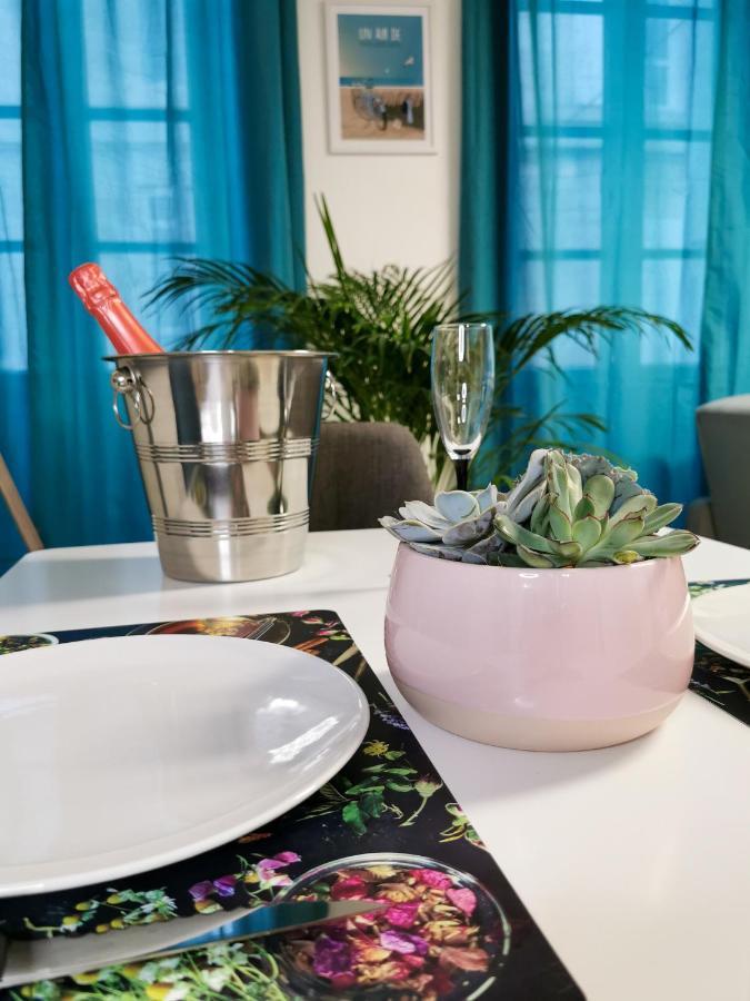 Appartement Ma Douce Charente - Superbe T3 Design et Fonctionnel - Hyper Centre à Saintes Esterno foto