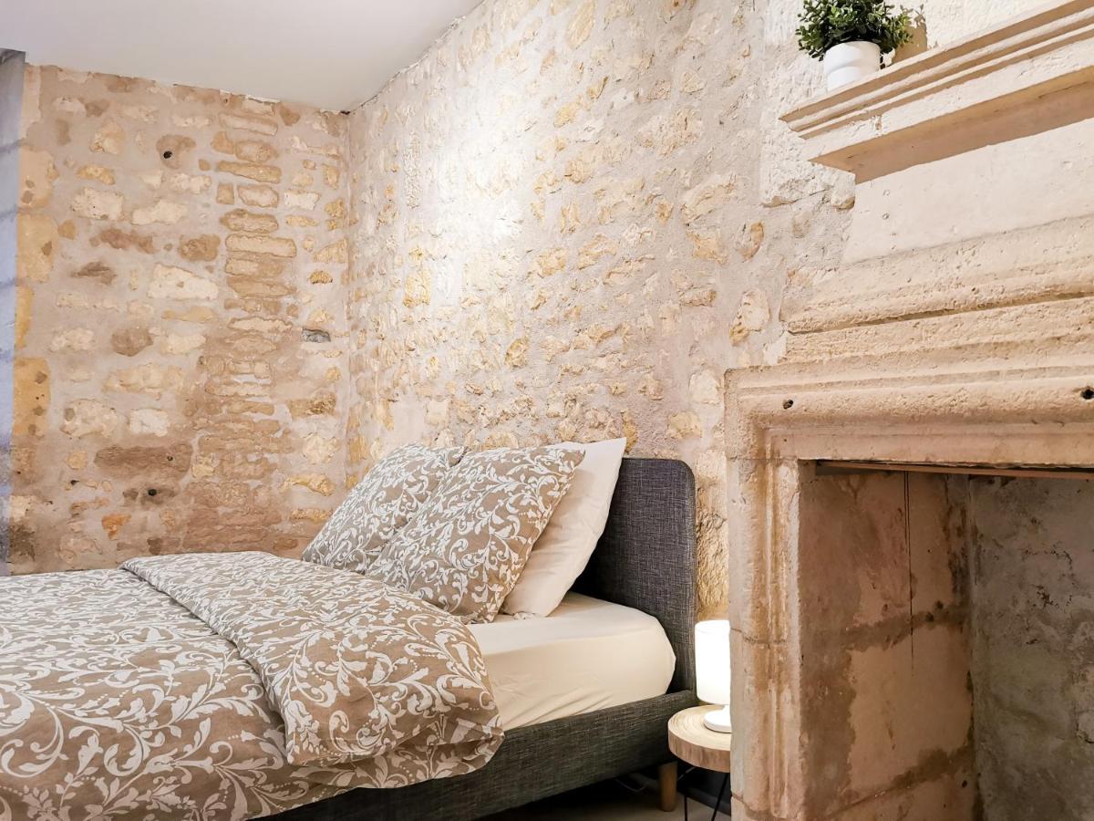 Appartement Ma Douce Charente - Superbe T3 Design et Fonctionnel - Hyper Centre à Saintes Esterno foto
