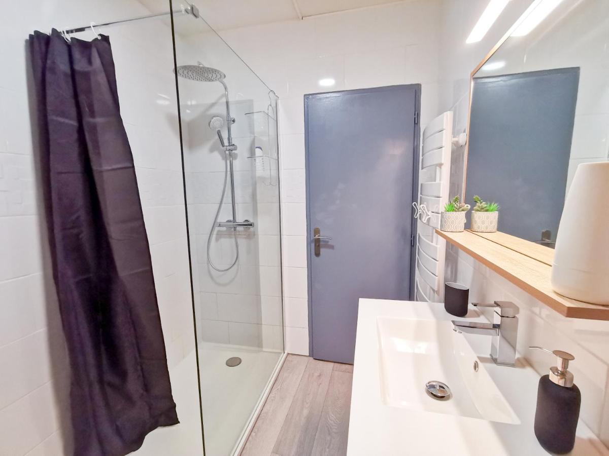 Appartement Ma Douce Charente - Superbe T3 Design et Fonctionnel - Hyper Centre à Saintes Esterno foto