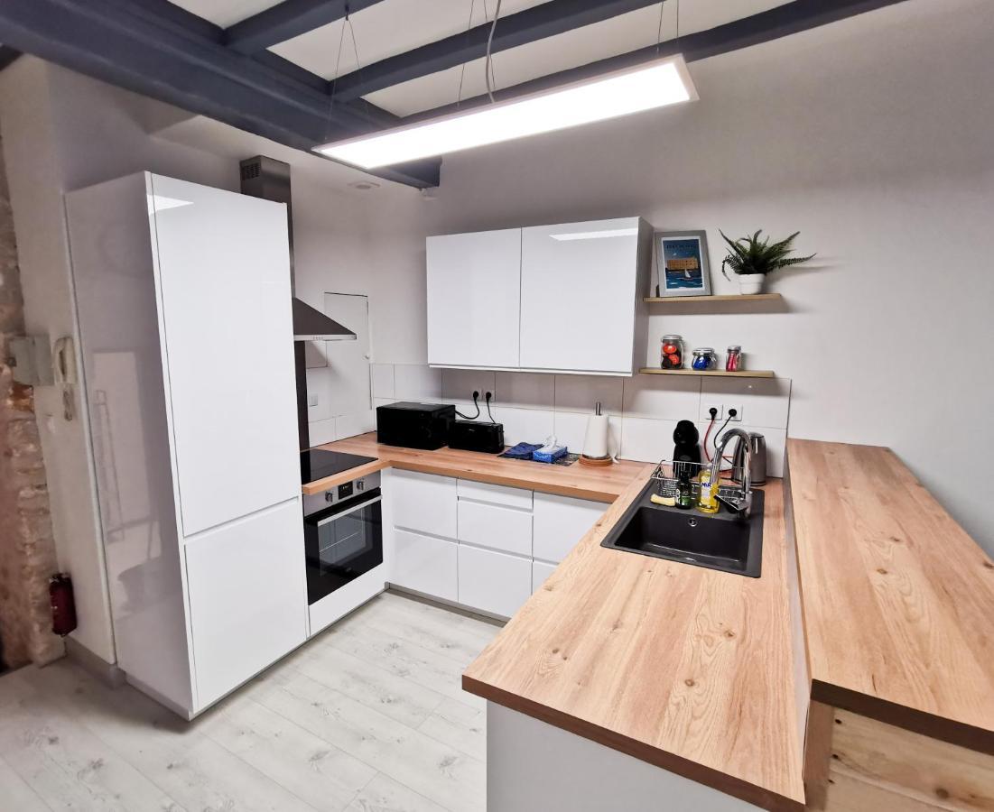 Appartement Ma Douce Charente - Superbe T3 Design et Fonctionnel - Hyper Centre à Saintes Esterno foto