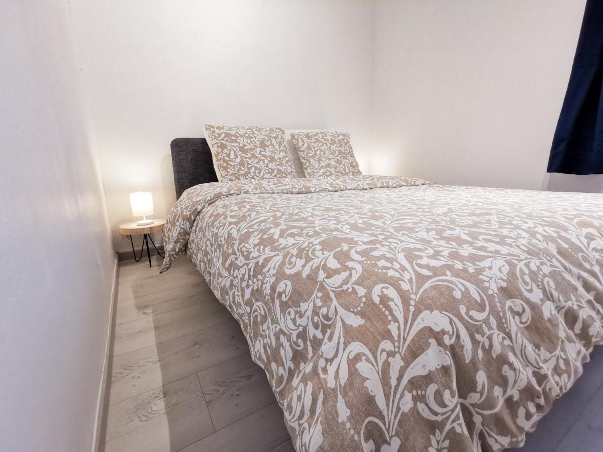 Appartement Ma Douce Charente - Superbe T3 Design et Fonctionnel - Hyper Centre à Saintes Esterno foto