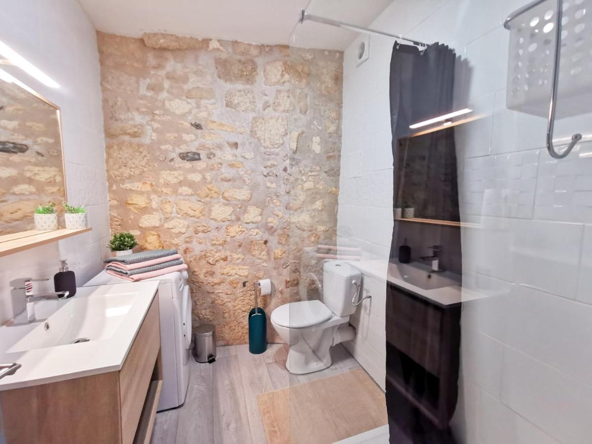 Appartement Ma Douce Charente - Superbe T3 Design et Fonctionnel - Hyper Centre à Saintes Esterno foto